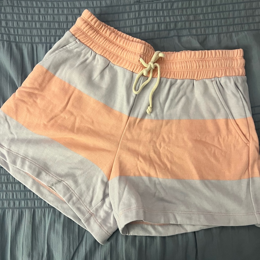 NEVER WORN! LOFT Women’s Peach & Light Gray Striped Lounge Shorts